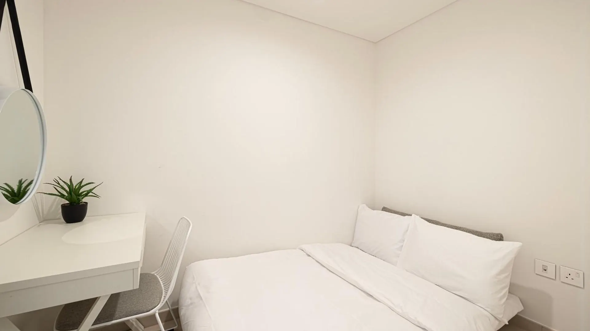 Smartstay At Downtown Views - Best Burj Khalifa View - Brand New Luxury Apartments Dubai 0*,  United Arab Emirates