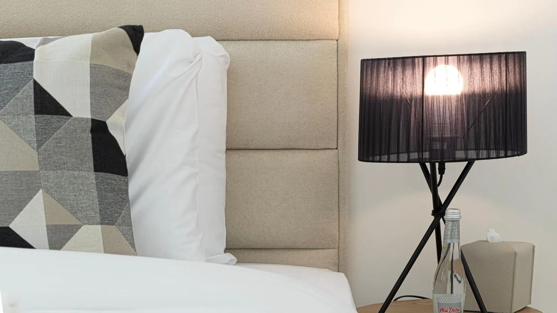 Smartstay At Downtown Views - Best Burj Khalifa View - Brand New Luxury Apartments Dubai 0*,  United Arab Emirates