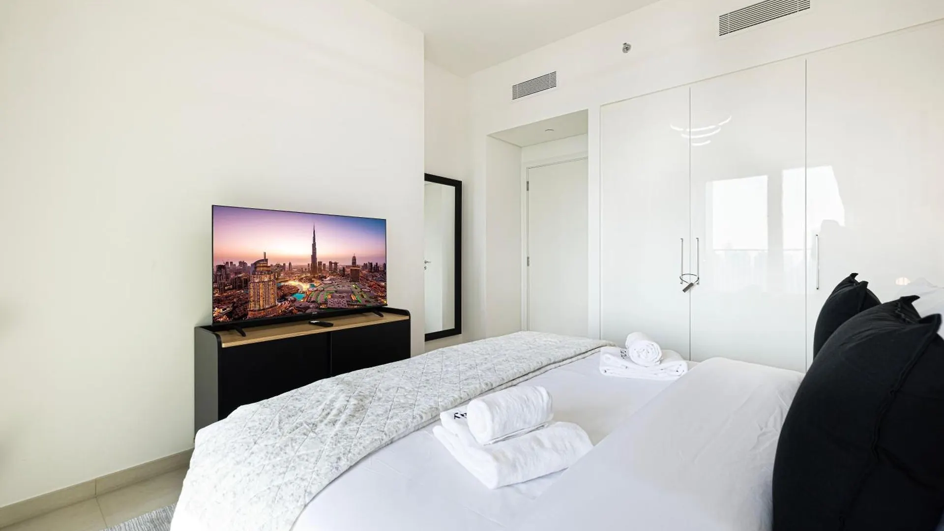 Smartstay At Downtown Views - Best Burj Khalifa View - Brand New Luxury Apartments Dubai